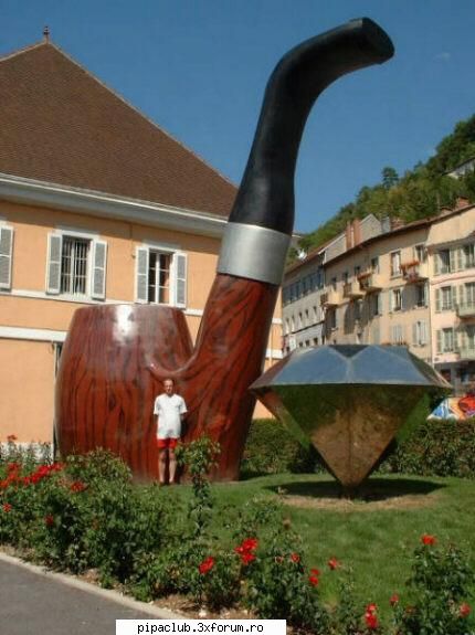 Ce mai gasim pe net... - Tot in St. Claude exista si monumentul pipei - Discutii generale