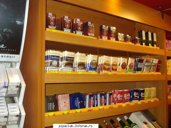 Magazinul JPB din Calea Victoriei - si aici avem standul de tabac....cam mult - Pipele voastre