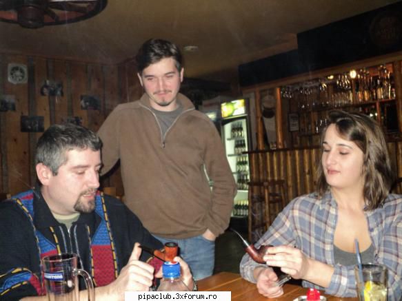 Pipa Club Carei - iosasta explica lui Carlos-proprietarului - Clubul de Pipa in tara
