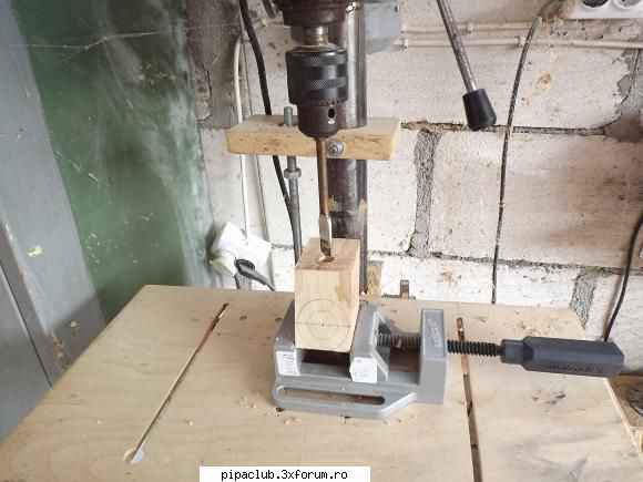 Pipe din cires - Gauresc mortisa cu un burghiu plat pentru lemn de - Pipe manufacturate de noi