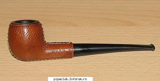 pe pipa de care vorbesc se gaseste exact primul semn. este o pipa imbracata in piele (imi place mult