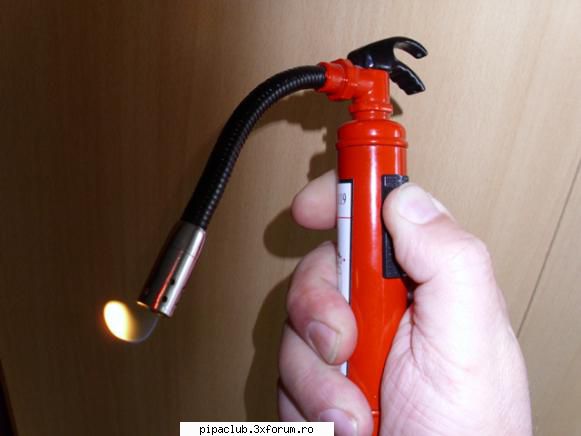 schimb aprinzator pipa , cu tabac - schimb un frumos aprinzator de pipa ,cu un - Vanzari pipe si accesorii