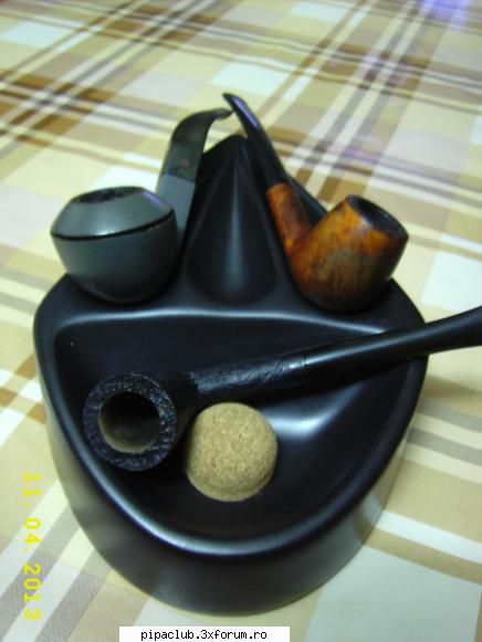 scrumiera - am pus si niste pipe ca "model" - Vanzari pipe si accesorii